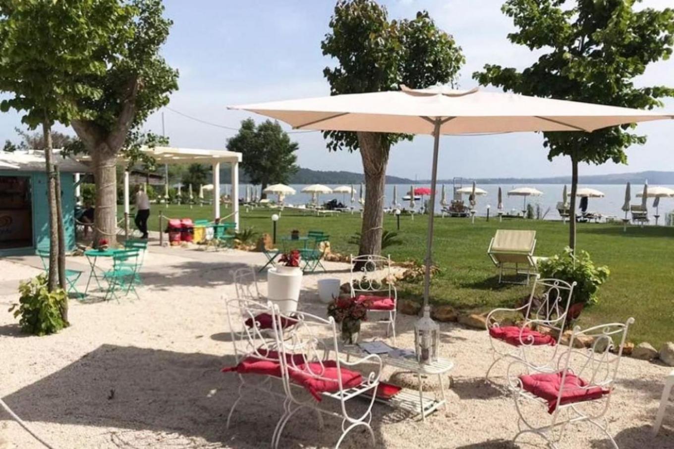 Villa Casa Paolina Nel Centro Di Bracciano Exterior foto